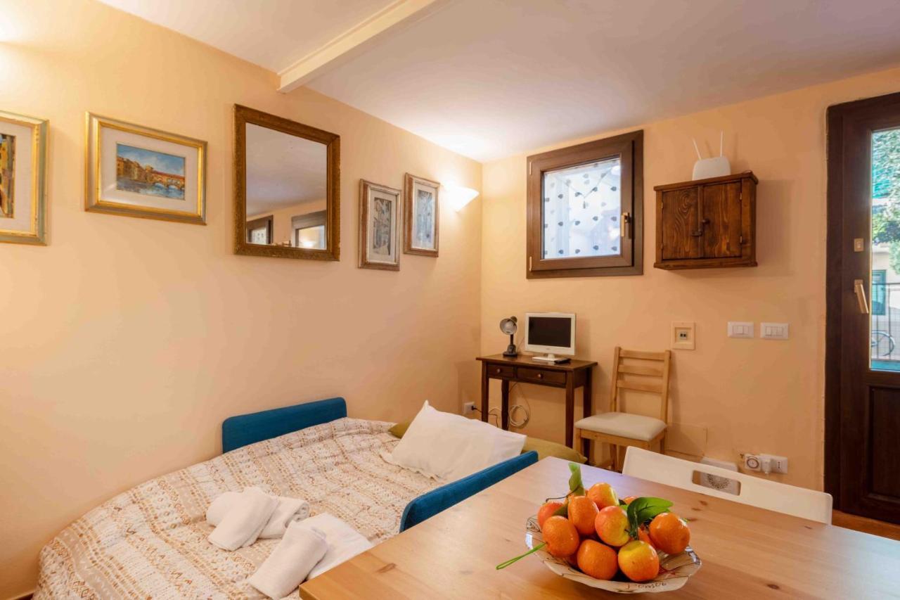 San Frediano Cozy Studio With Private Patio Apartment Florence Exterior photo